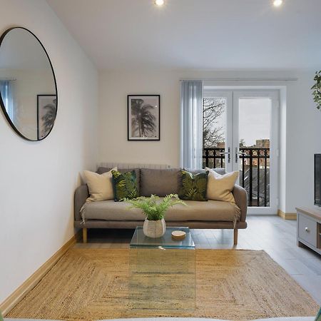 Large, Newly Renovated, Three Bedroom Town Centre Split Level Apartment With Free Parking, Sleeps Seven - Walking Distance To Beach Bournemouth Exteriér fotografie