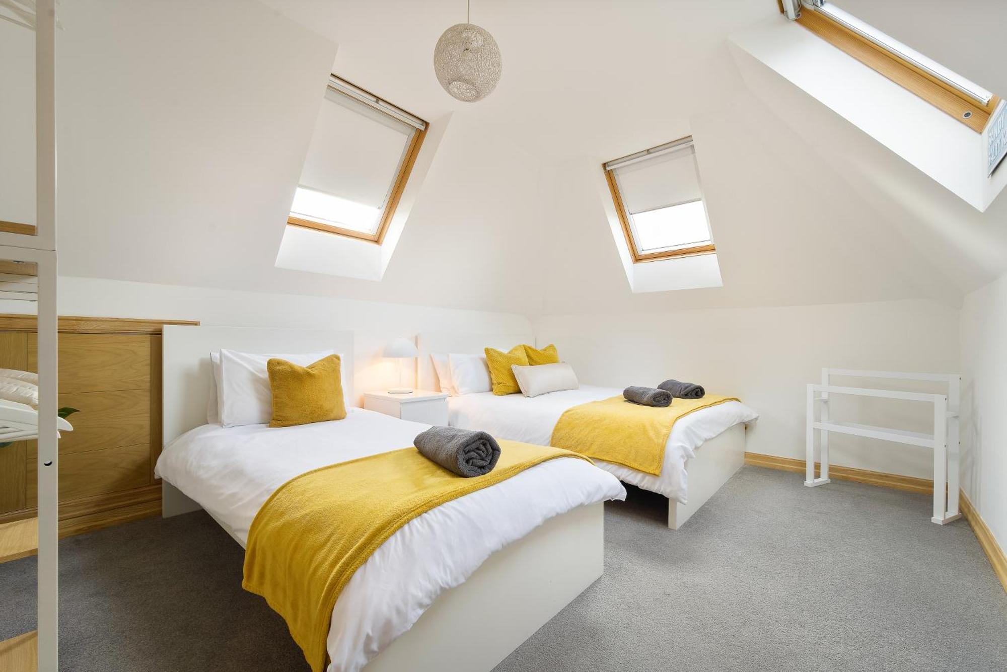 Large, Newly Renovated, Three Bedroom Town Centre Split Level Apartment With Free Parking, Sleeps Seven - Walking Distance To Beach Bournemouth Exteriér fotografie