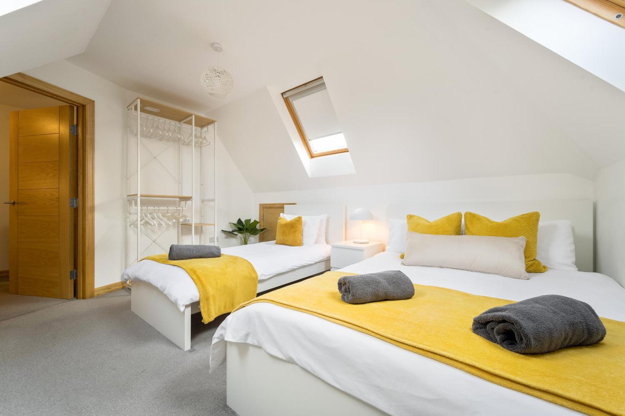 Large, Newly Renovated, Three Bedroom Town Centre Split Level Apartment With Free Parking, Sleeps Seven - Walking Distance To Beach Bournemouth Exteriér fotografie