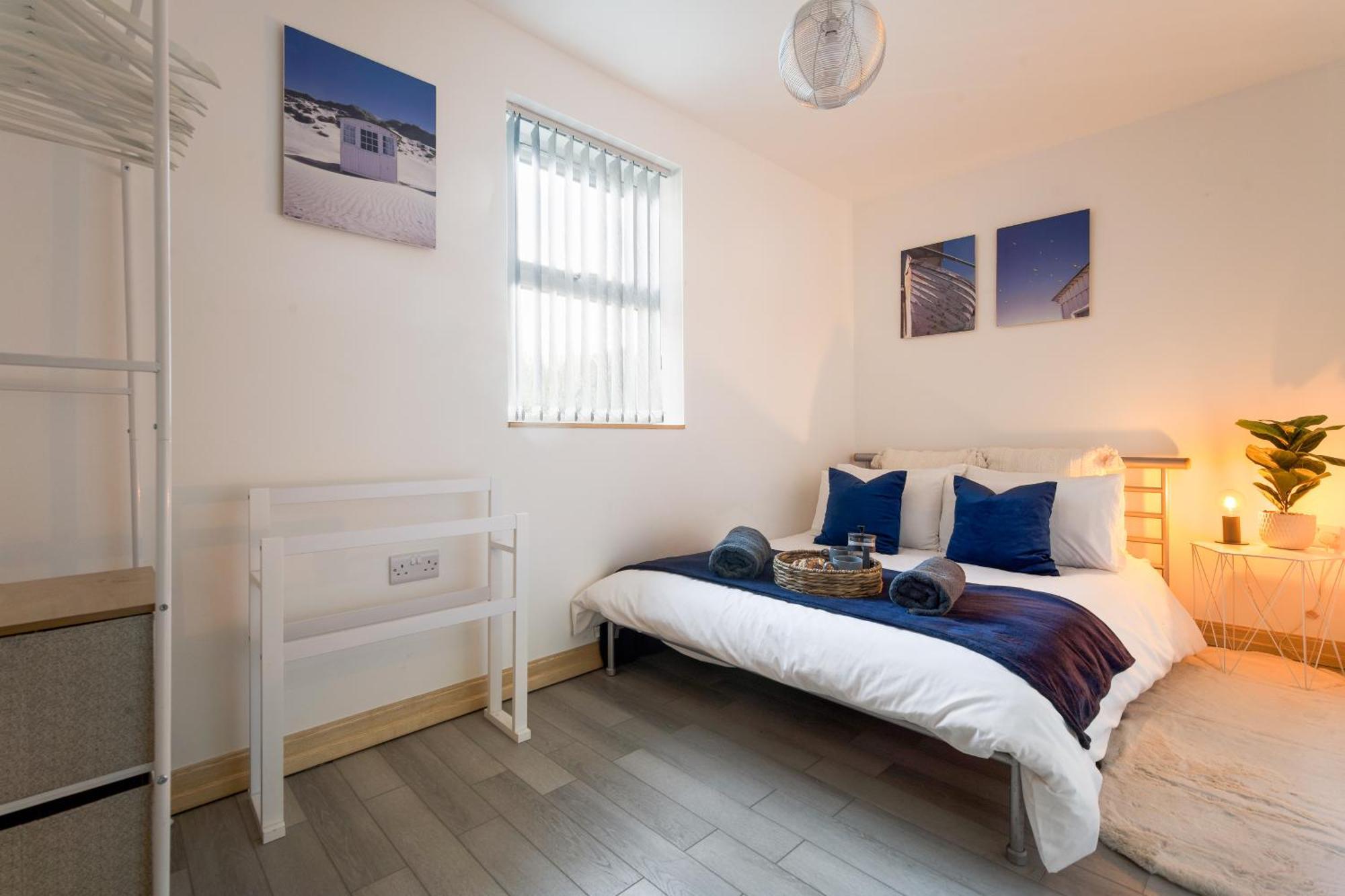 Large, Newly Renovated, Three Bedroom Town Centre Split Level Apartment With Free Parking, Sleeps Seven - Walking Distance To Beach Bournemouth Exteriér fotografie