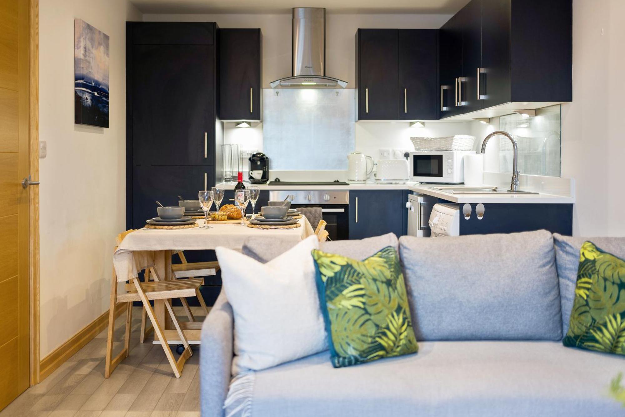 Large, Newly Renovated, Three Bedroom Town Centre Split Level Apartment With Free Parking, Sleeps Seven - Walking Distance To Beach Bournemouth Exteriér fotografie