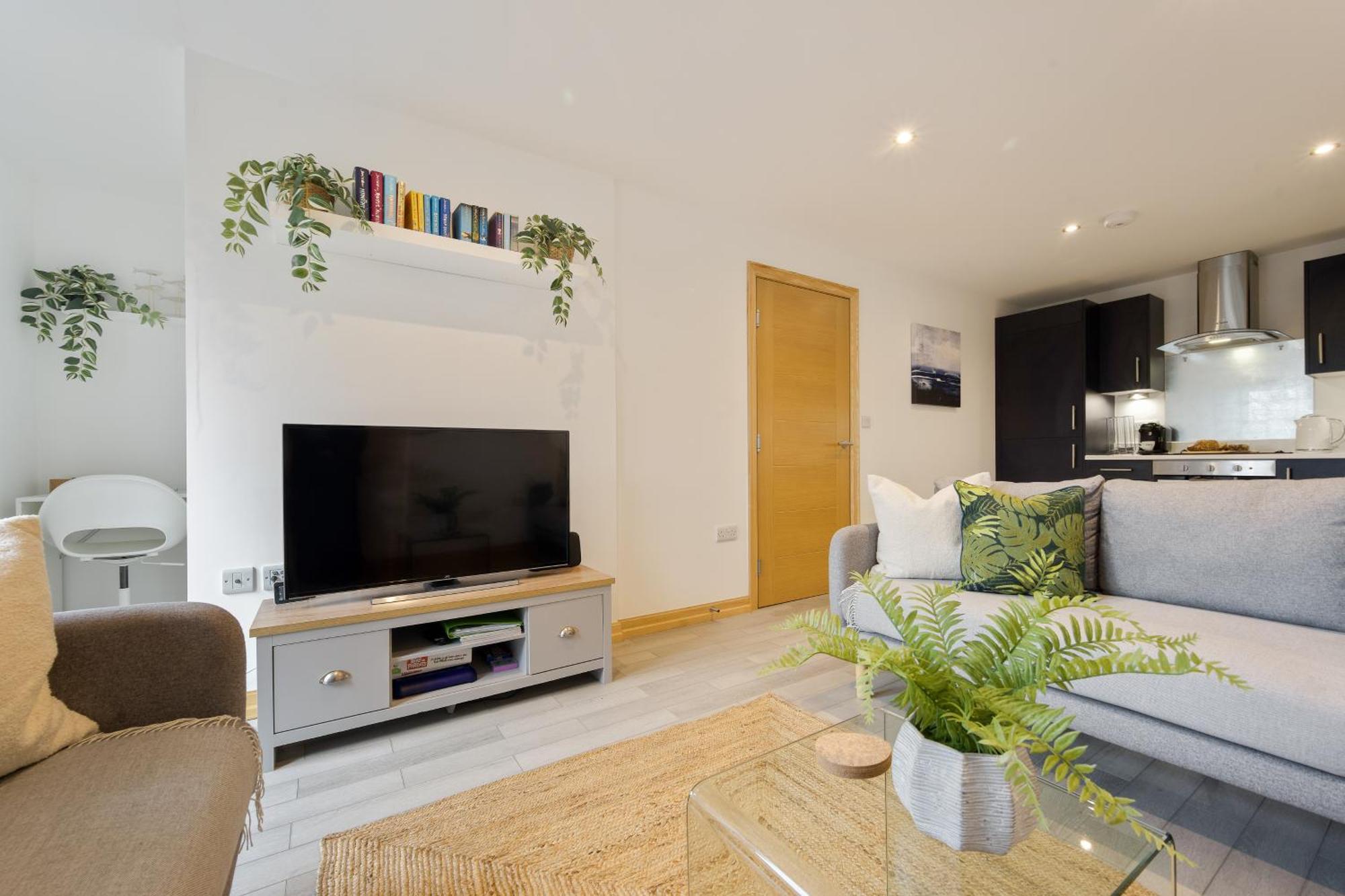 Large, Newly Renovated, Three Bedroom Town Centre Split Level Apartment With Free Parking, Sleeps Seven - Walking Distance To Beach Bournemouth Exteriér fotografie