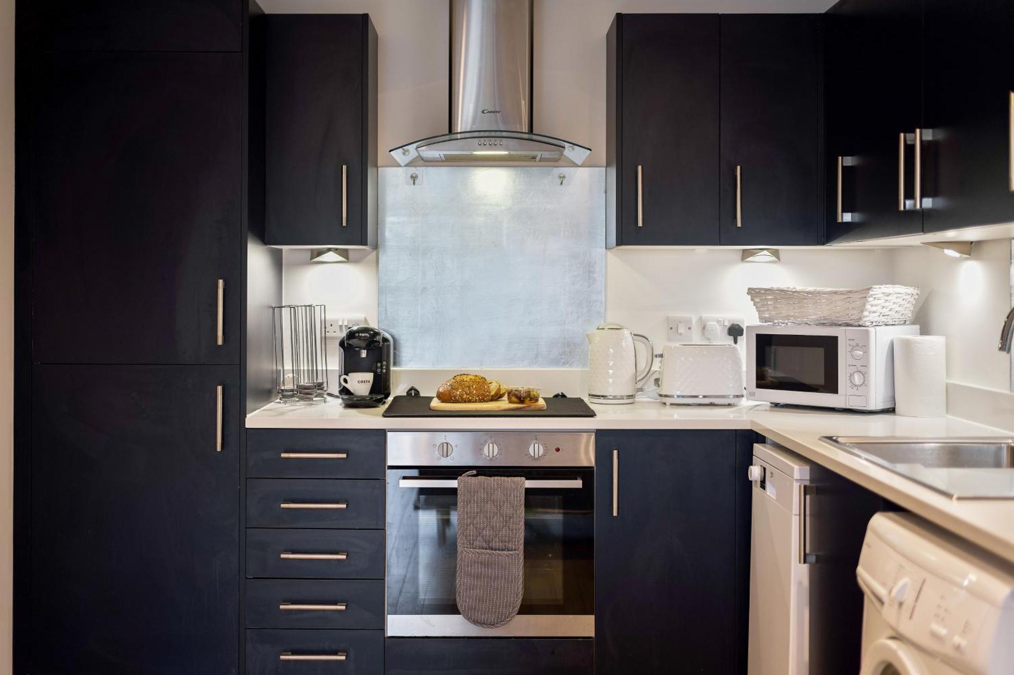 Large, Newly Renovated, Three Bedroom Town Centre Split Level Apartment With Free Parking, Sleeps Seven - Walking Distance To Beach Bournemouth Exteriér fotografie
