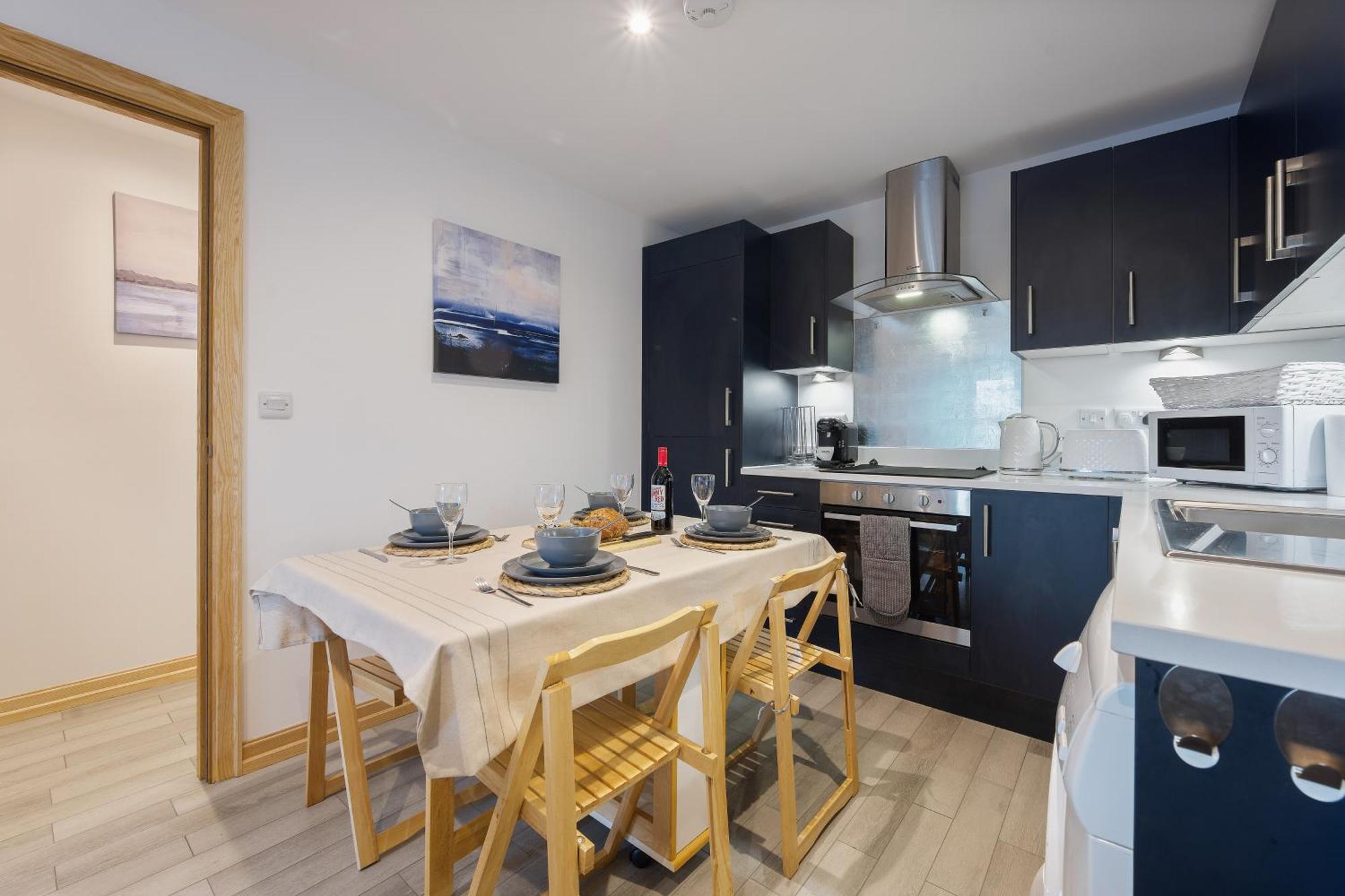 Large, Newly Renovated, Three Bedroom Town Centre Split Level Apartment With Free Parking, Sleeps Seven - Walking Distance To Beach Bournemouth Exteriér fotografie